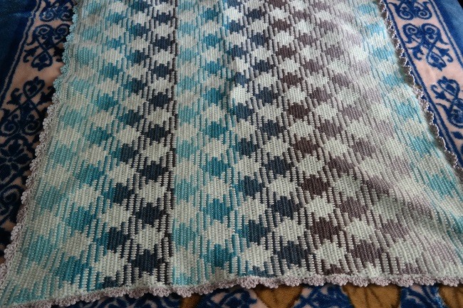 ekoseli bebek battaniyesi